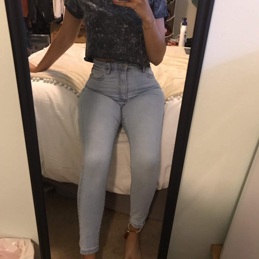 LIGHT WASH COTTON ON JEANS